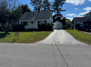 27 Phillips Rd, Falmouth, ME 04105
