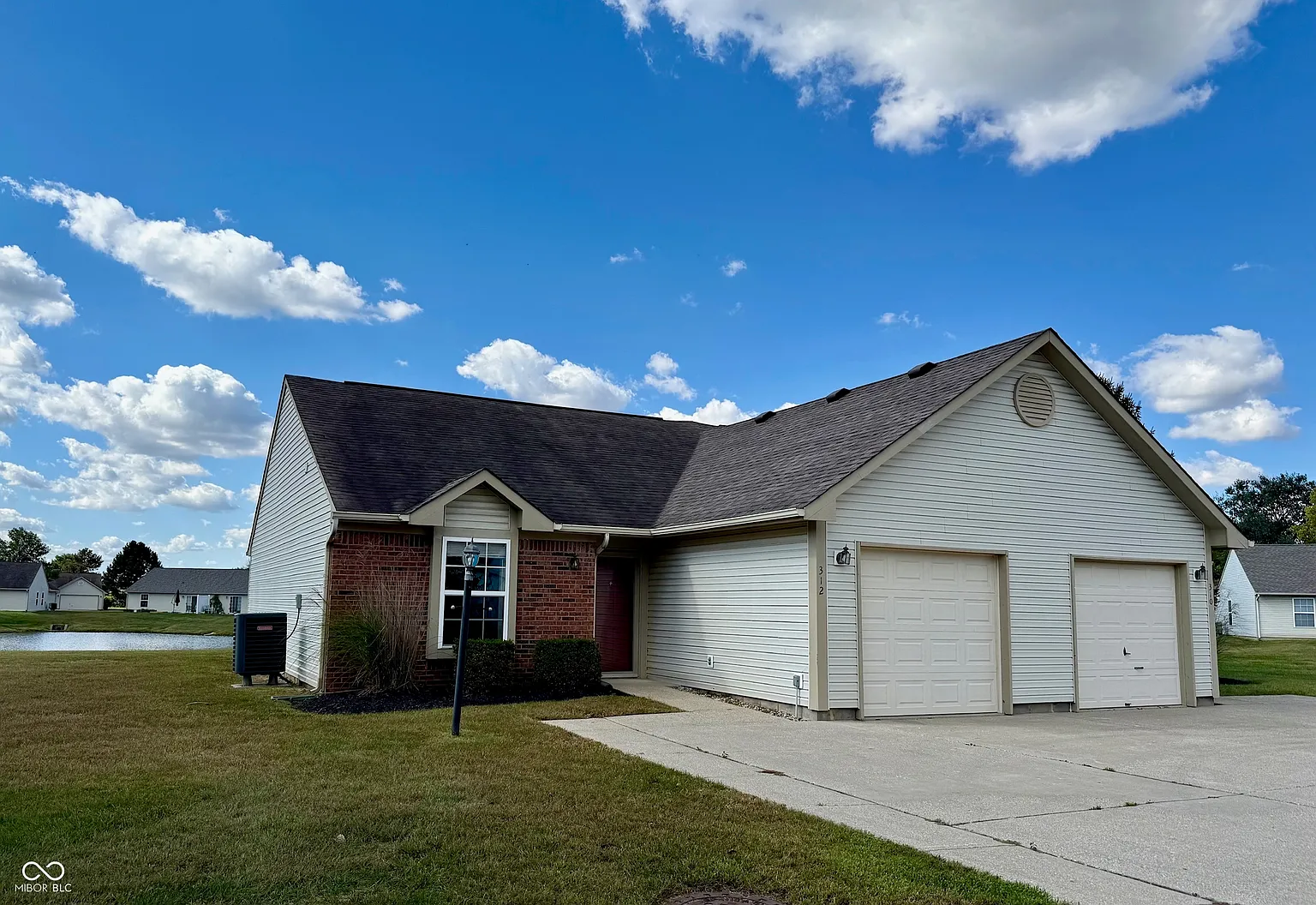 312 Woodberry Dr photo 1