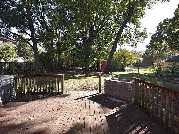5th image of 1052 Park Dr