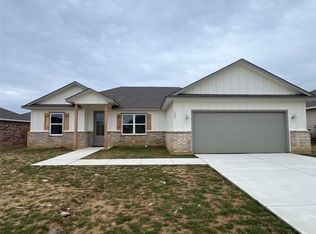 107 Cooper Dr, Cleburne, TX 76031