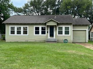 402 Woodlawn St, Henderson, TX 75652