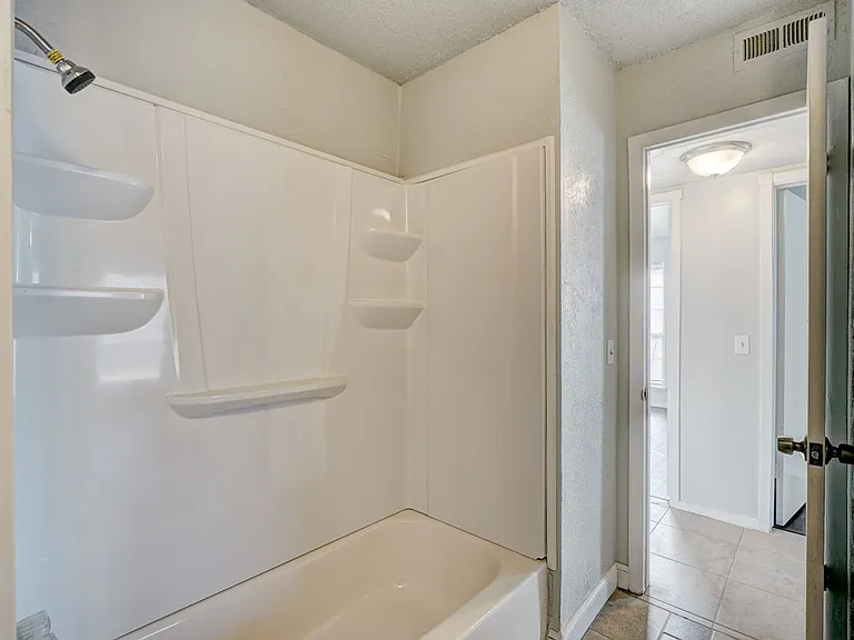 824 SE 14th St — Photo 7