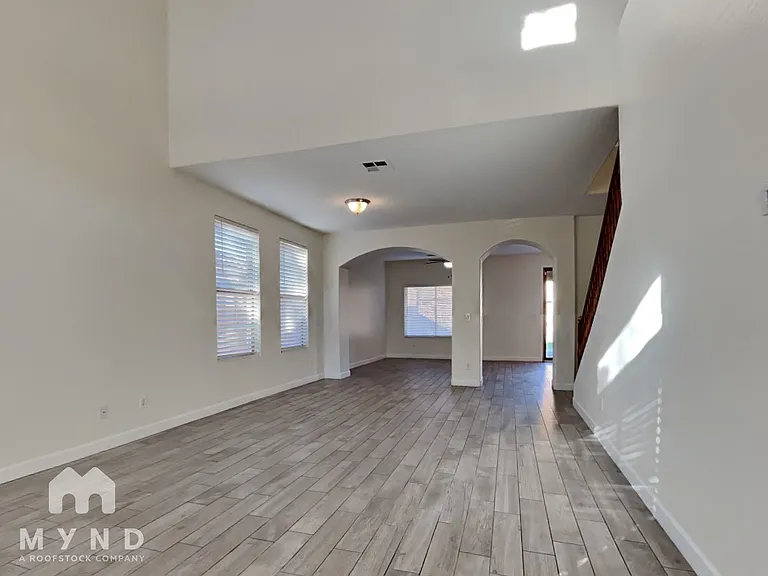 6418 S 49th Dr — Photo 5