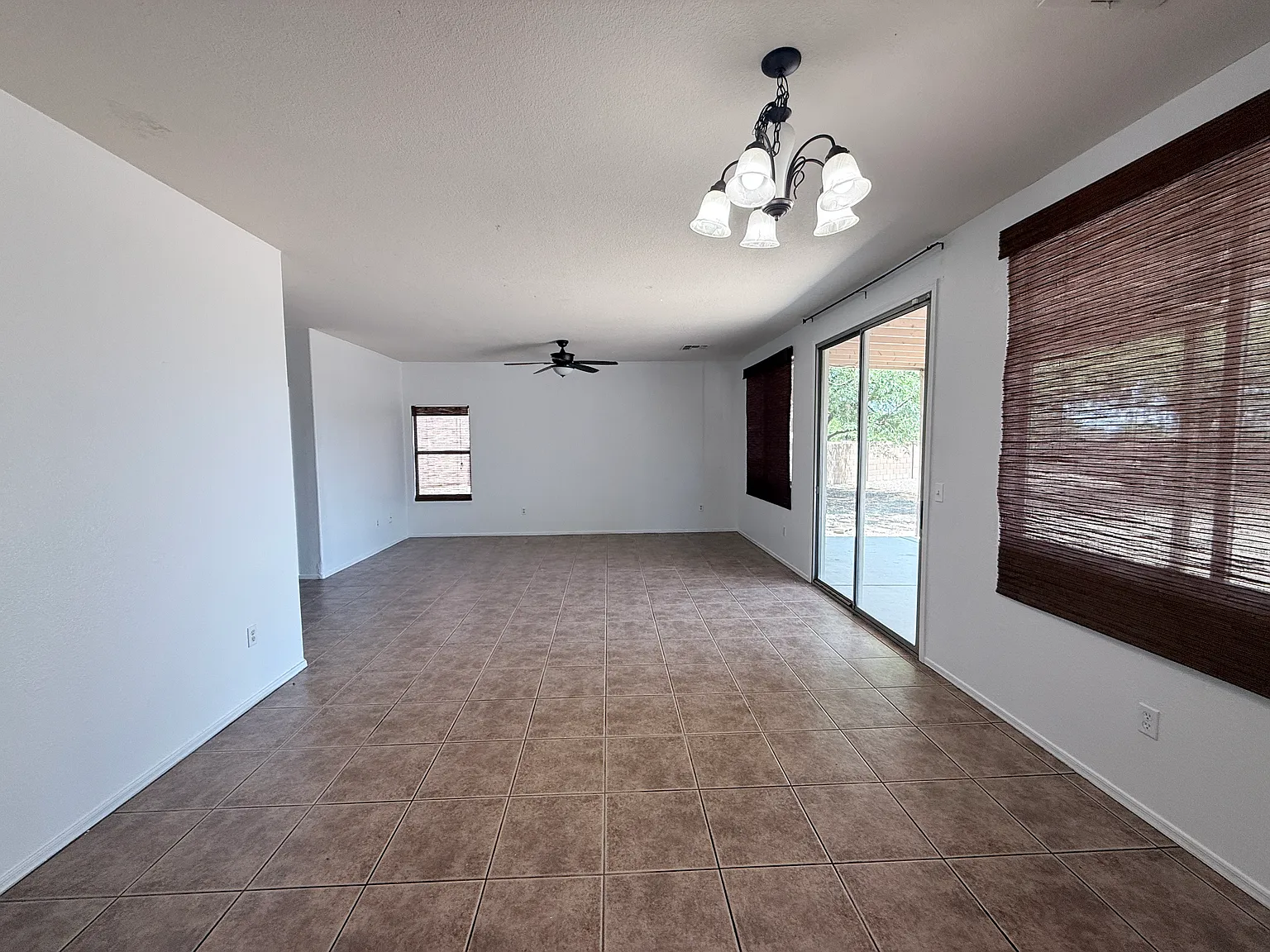 4 bed, 2.5 bath, 1912 sqft, $2,075 — Photo 4