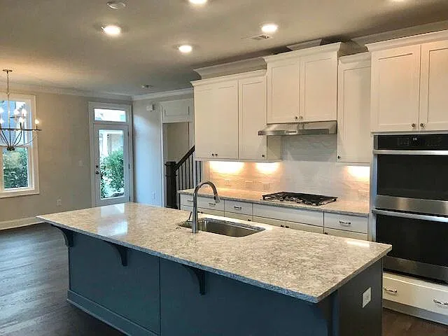 570 Turlington Pl — Photo 4