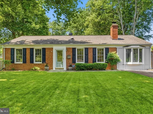 3609 Embassy Ln, Fairfax, VA 22030
