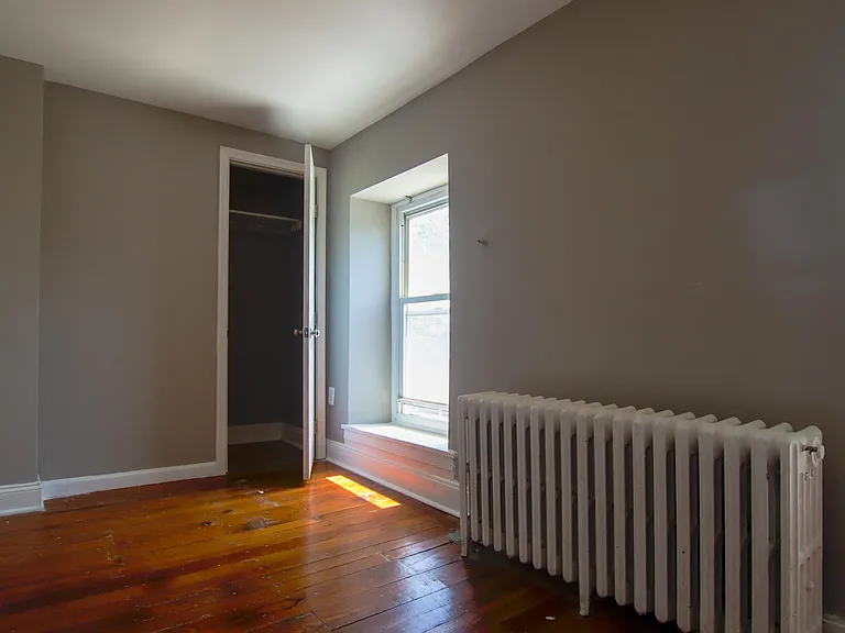 475 Krams Ave — Photo 13