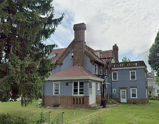 Building Photo - 422 E 21st St