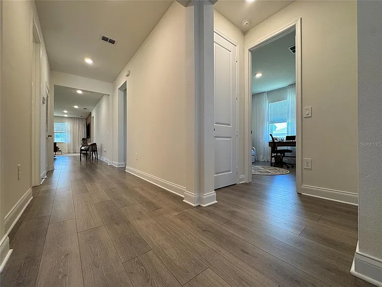 715 Blue Citrus Ln — Photo 10