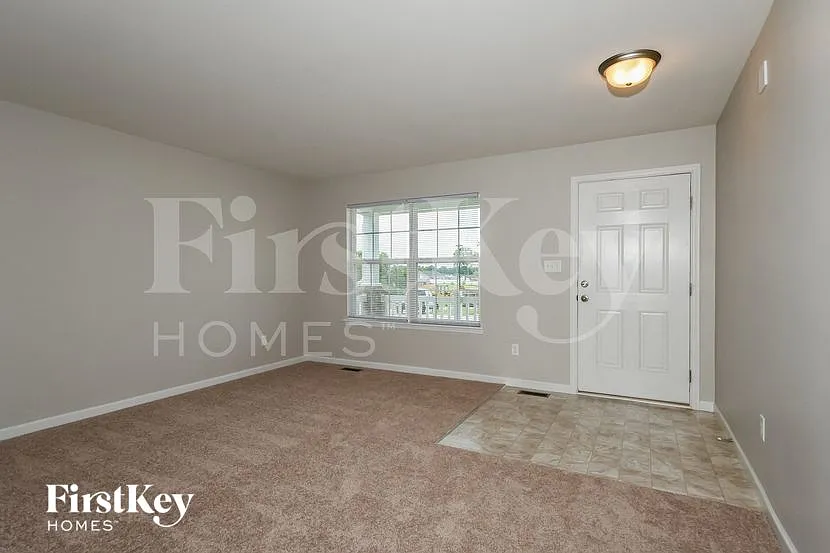 4 bed, 2.5 bath, 1905 sqft, $2,480 — Photo 3