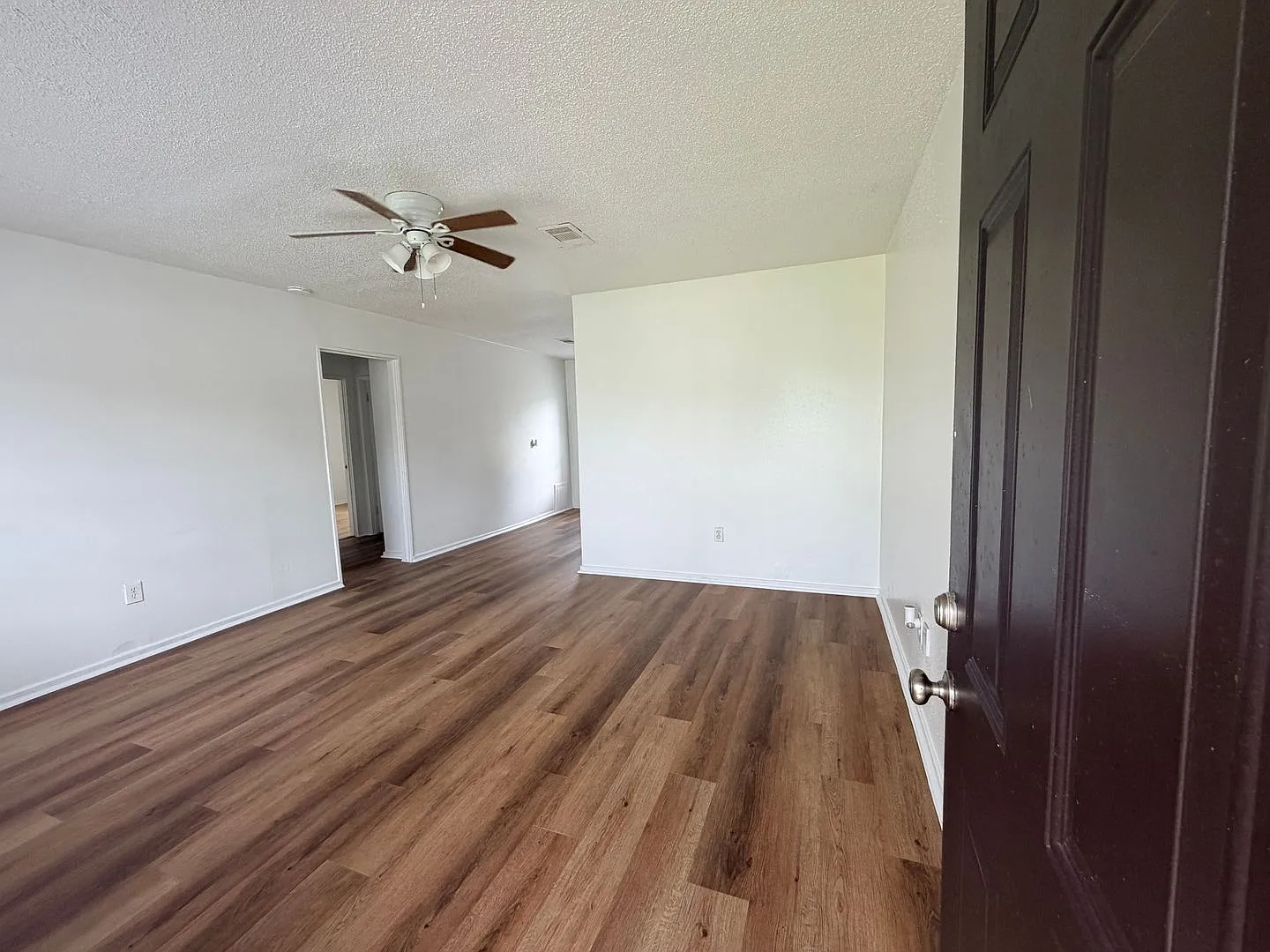 3 Bedroom - Move in Ready in South East Houston — Photo 3