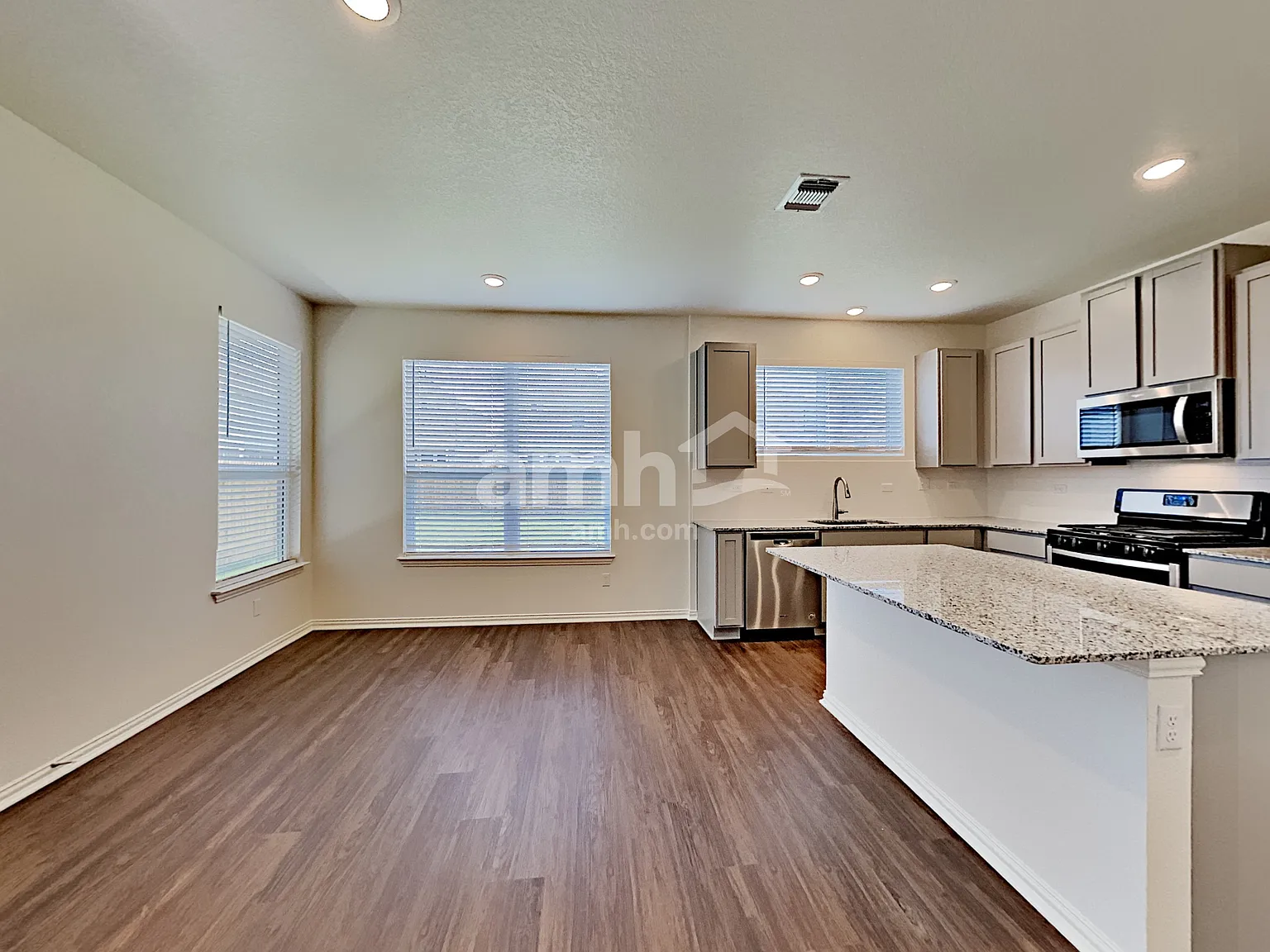 4 bed, 2.5 bath, 1882 sqft, $1,955 — Photo 4