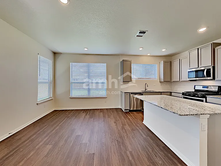 2733 Lillybrook Ln — Photo 4