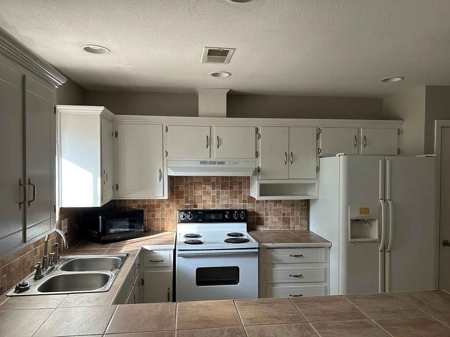 3 bed, 1419 sqft, $2,295 — Photo 4