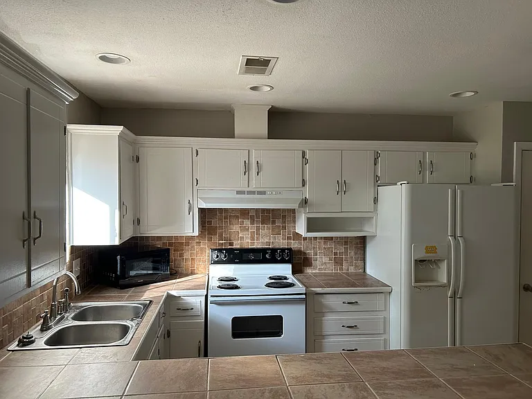 7830 Claremont Dr — Photo 4
