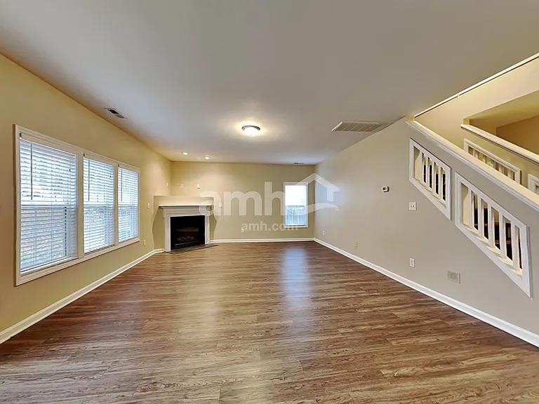1414 Southgate Dr — Photo 6