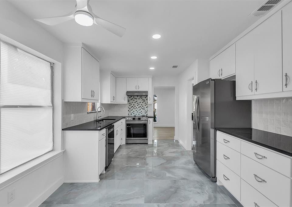 1st image of 10690 Pagewood Dr