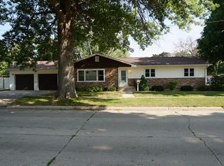 601 8th St, Charles City, IA 50616
