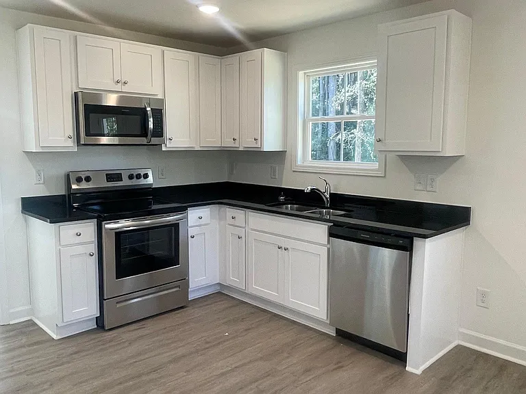 815 Sherwood Ave — Photo 9