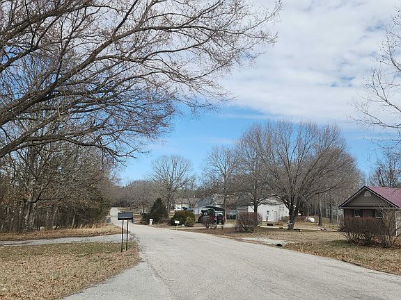 4th image of 246 Country Hills Dr
