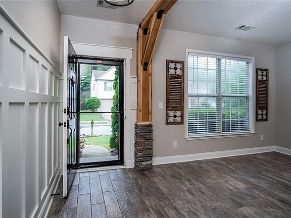 3rd image of 336 Burdock Trc