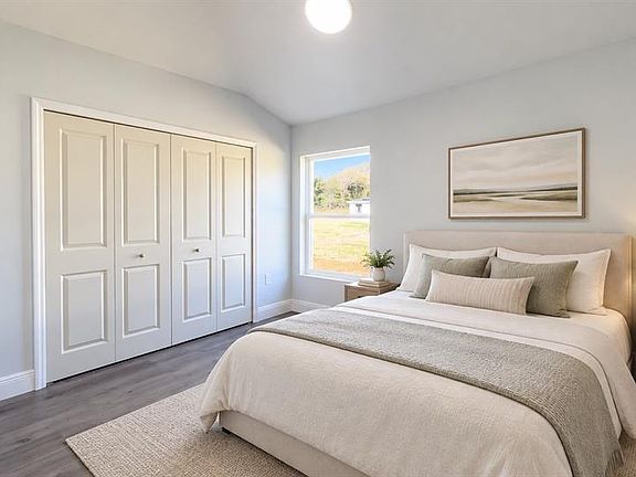 3rd image of 3724 SE 130TH PLACE