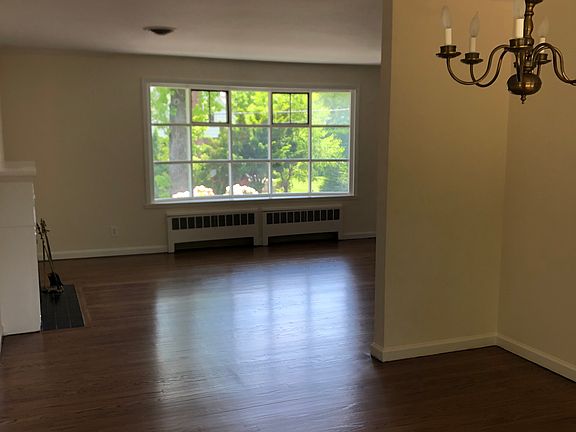 4th image of 85 Phelps Ave