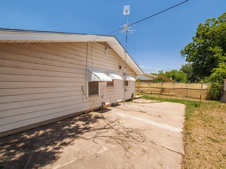 1217 Mimosa Dr — Photo 33
