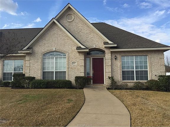 3rd image of 213 Navarro Dr