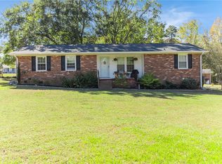 8 Pinecrest Dr, Williamston, SC 29697