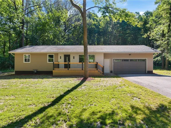 1075 NE River Rd, Lake Milton, OH 44429