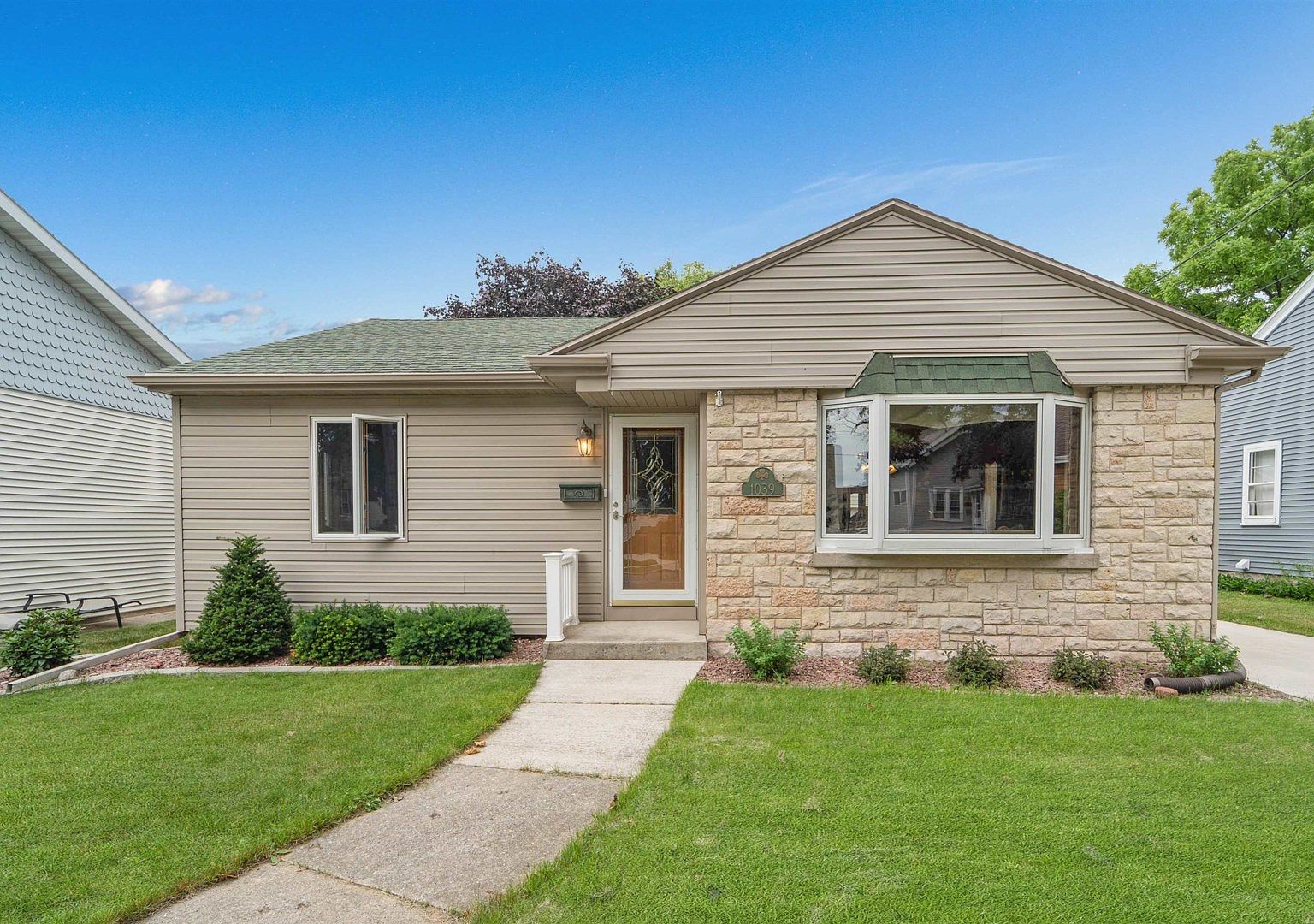 1039 N 13th St, Manitowoc, WI 54220 MLS 50278188 Zillow