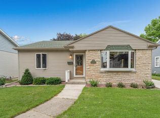 1039 N 13th St, Manitowoc, WI 54220