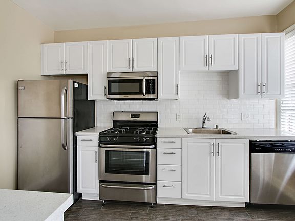 2nd image of 1349 N Hill Ave APT 10