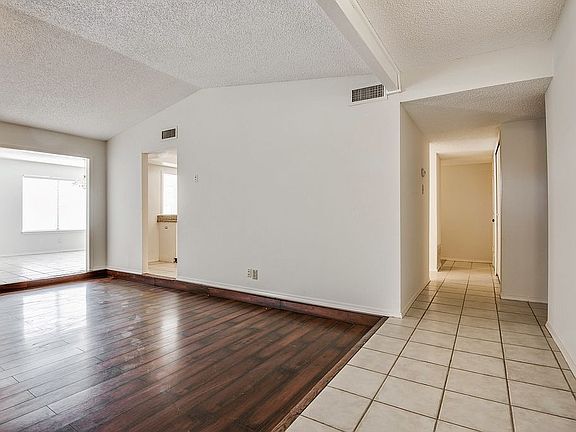 4th image of 1453 Larchmont Dr