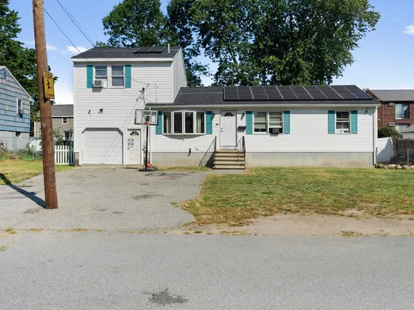 136 Commonwealth Ave, Lowell, MA 01852