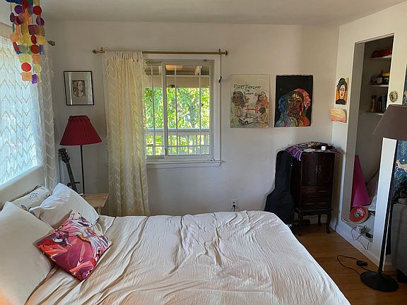 4th image of 1042 Treasure Ln
