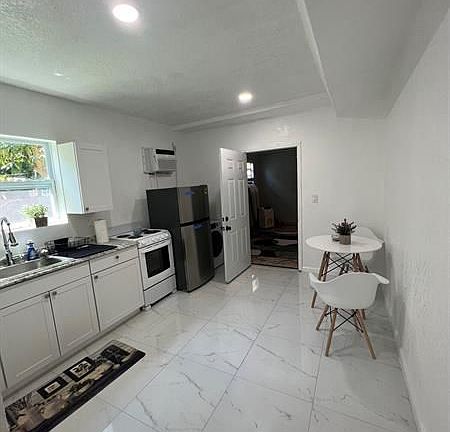 4th image of 2861 NE 5th Ct