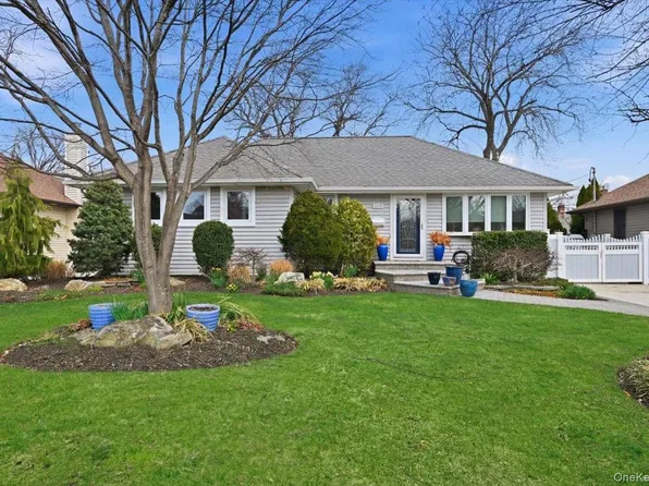 2953 Kinloch Road, Wantagh, NY 11793