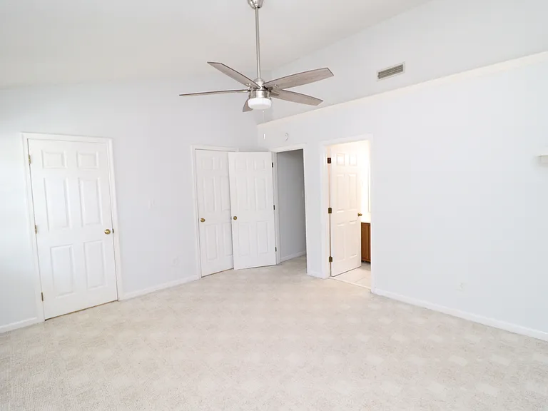 240 Beechtree Dr — Photo 17