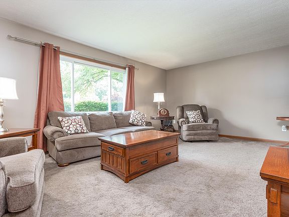 5th image of 57 Hawthorn Dr SW