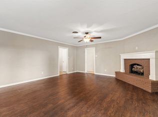 913 N Main St, Springtown, TX 76082