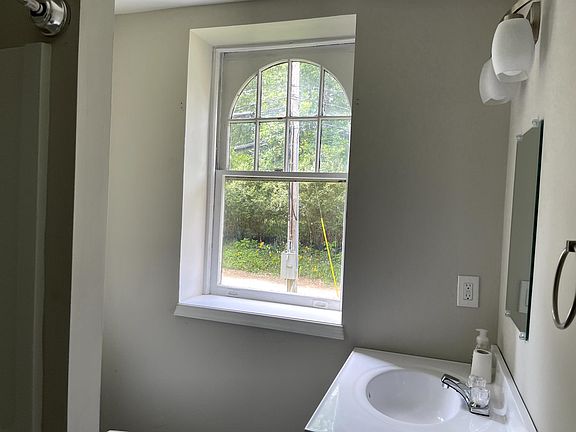 4th image of 104 Lansdowne Ct #1