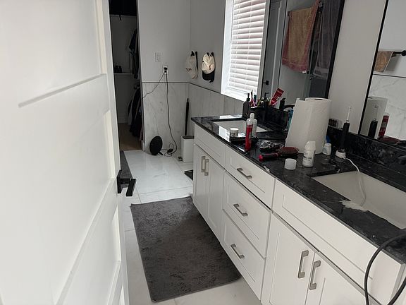 5th image of 2337 N Carroll Ave