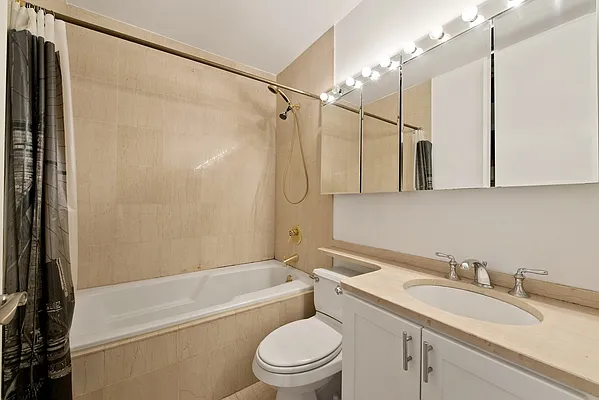 Sold by Nest Seekers International | media 12