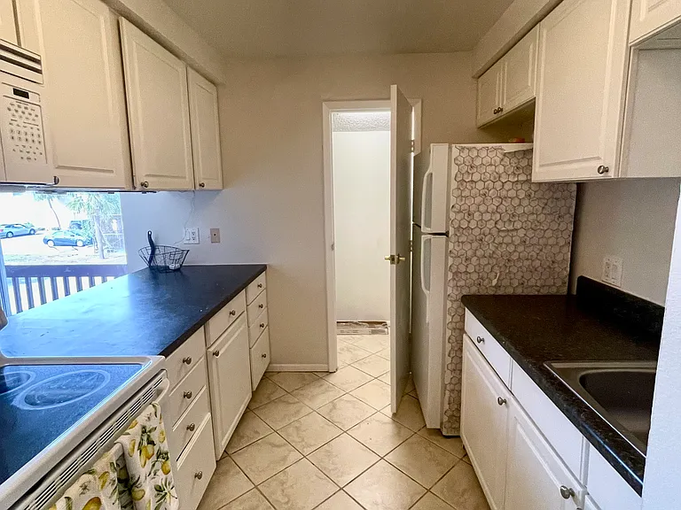 2636 Hidden Lake Dr N #E — Photo 6