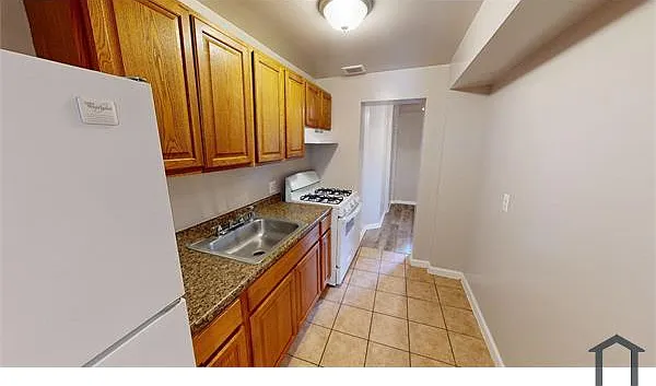 3 bed, $2,549 — Photo 2