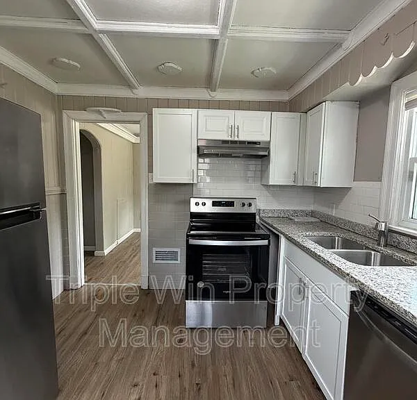 802 Rolwes Ave — Photo 14
