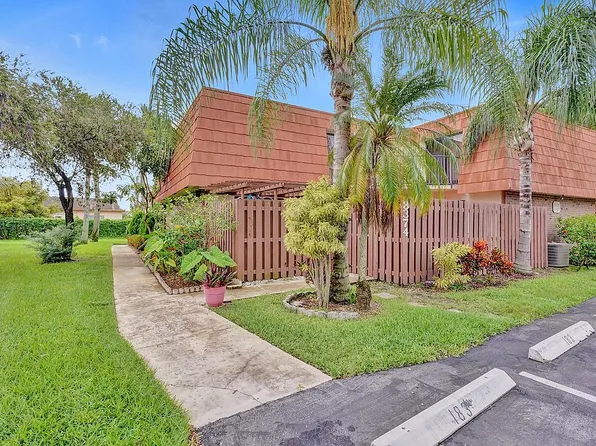 8372 N Coral Cir, North Lauderdale, FL 33068