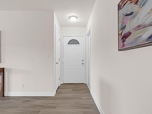 4th image of 35 Monaghan Cir